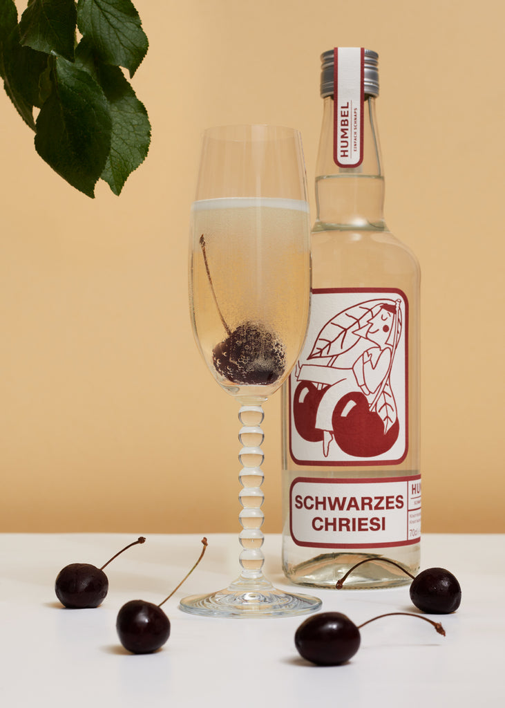 Schwarzes Chriesi Kirsch Serving moodboard