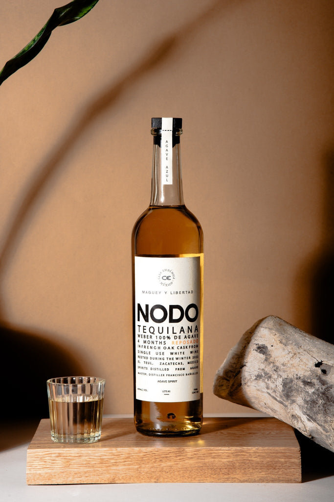 Mood shot NODO Reposado vertical