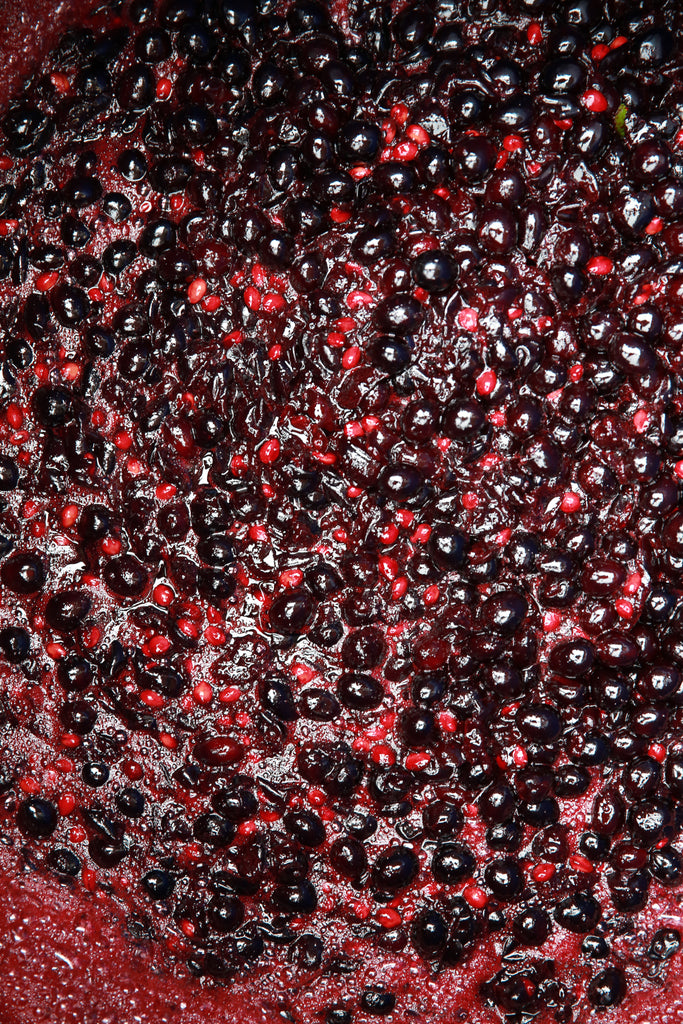 Schwarzes Chriesi Kirsch on the fermentation tank