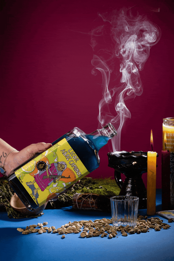 Licor abre caminos Moodshot  GIF with ingredients